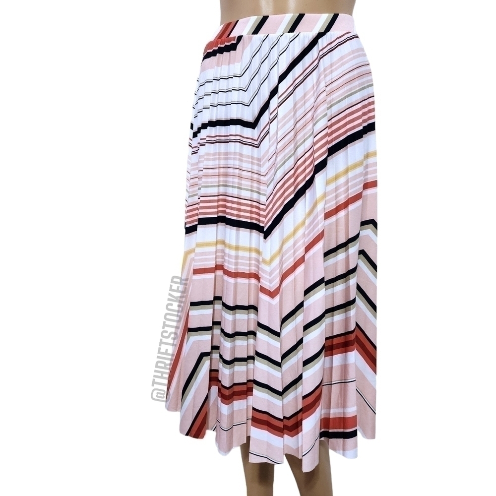 Pleated striped skirt